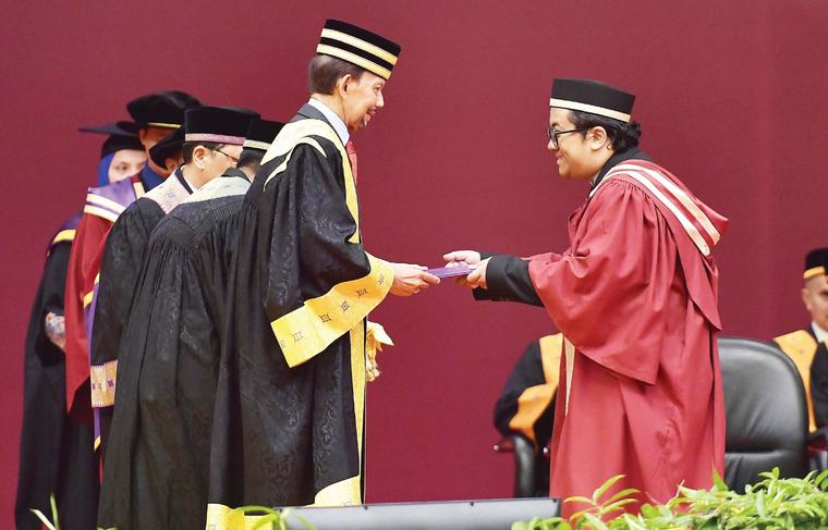 574 graduan diraikan pada Majlis Konvokesyen UTB Ke-14